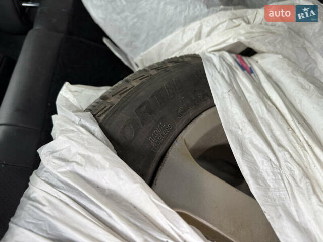 Белый Ниссан Лиф, объемом двигателя 0 л и пробегом 283 тыс. км за 5200 $, фото 21 на Automoto.ua