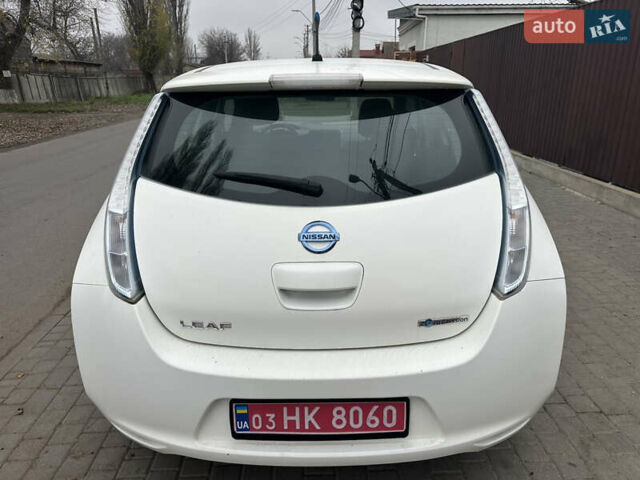 Білий Ніссан Ліф, об'ємом двигуна 0 л та пробігом 67 тис. км за 6999 $, фото 2 на Automoto.ua