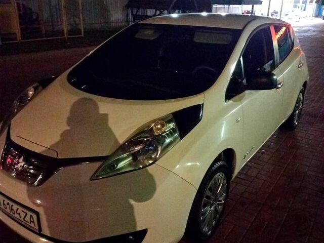 Белый Ниссан Лиф, объемом двигателя 0 л и пробегом 213 тыс. км за 5500 $, фото 5 на Automoto.ua