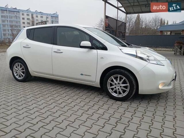 Білий Ніссан Ліф, об'ємом двигуна 0 л та пробігом 123 тис. км за 5800 $, фото 7 на Automoto.ua