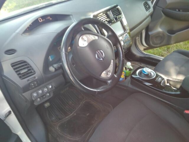 Белый Ниссан Лиф, объемом двигателя 0 л и пробегом 181 тыс. км за 7000 $, фото 6 на Automoto.ua