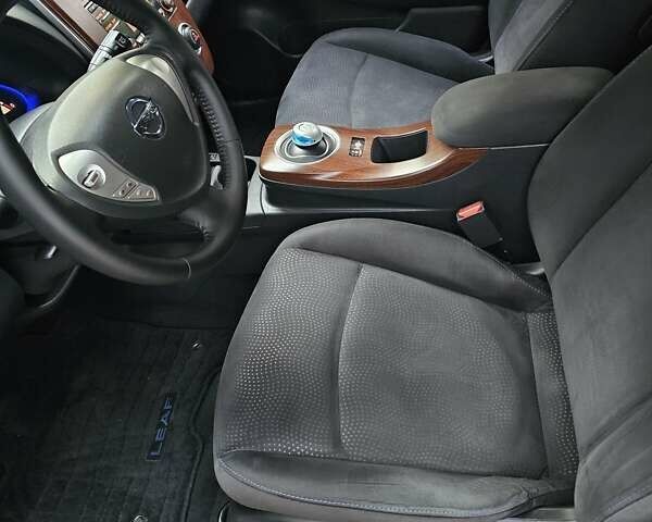 Белый Ниссан Лиф, объемом двигателя 0 л и пробегом 88 тыс. км за 7900 $, фото 50 на Automoto.ua