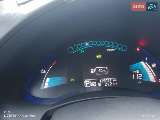 Белый Ниссан Лиф, объемом двигателя 0 л и пробегом 129 тыс. км за 7200 $, фото 6 на Automoto.ua