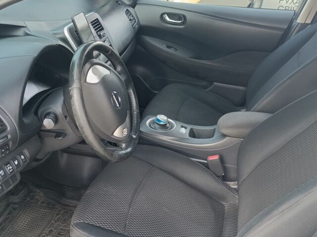 Белый Ниссан Лиф, объемом двигателя 0 л и пробегом 126 тыс. км за 5000 $, фото 7 на Automoto.ua