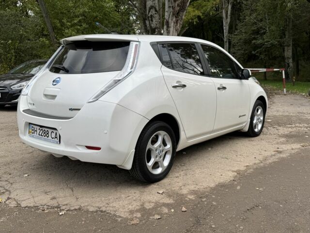 Белый Ниссан Лиф, объемом двигателя 0 л и пробегом 143 тыс. км за 5700 $, фото 5 на Automoto.ua