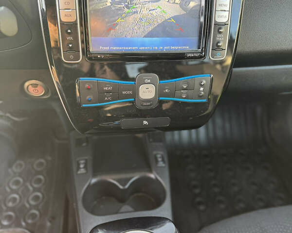 Белый Ниссан Лиф, объемом двигателя 0 л и пробегом 49 тыс. км за 7500 $, фото 9 на Automoto.ua