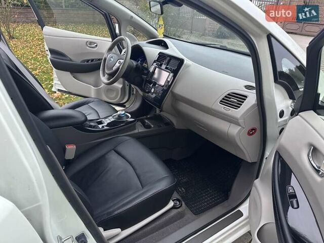 Белый Ниссан Лиф, объемом двигателя 0 л и пробегом 132 тыс. км за 5300 $, фото 13 на Automoto.ua
