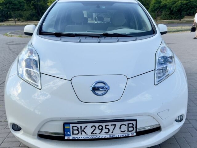 Белый Ниссан Лиф, объемом двигателя 0 л и пробегом 121 тыс. км за 6800 $, фото 5 на Automoto.ua