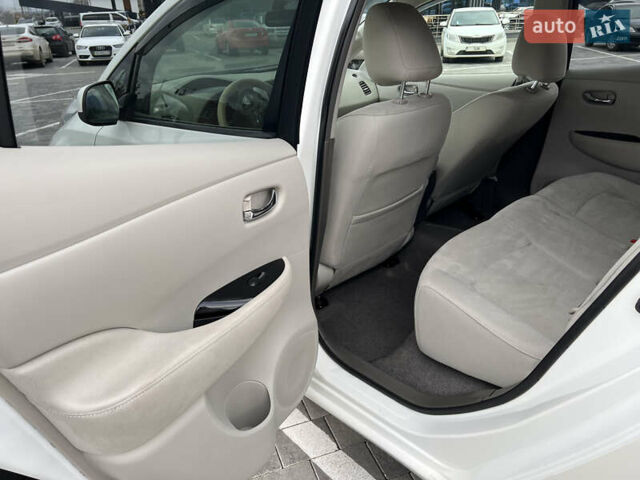 Белый Ниссан Лиф, объемом двигателя 0 л и пробегом 115 тыс. км за 4800 $, фото 8 на Automoto.ua