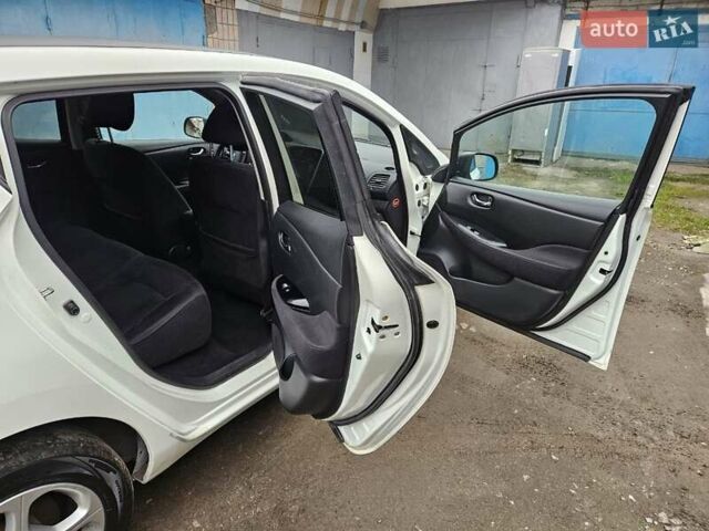 Белый Ниссан Лиф, объемом двигателя 0 л и пробегом 126 тыс. км за 7200 $, фото 9 на Automoto.ua