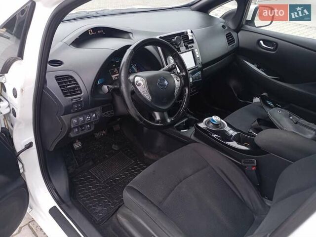 Білий Ніссан Ліф, об'ємом двигуна 0 л та пробігом 123 тис. км за 5800 $, фото 4 на Automoto.ua