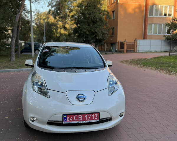 Белый Ниссан Лиф, объемом двигателя 0 л и пробегом 109 тыс. км за 7700 $, фото 2 на Automoto.ua