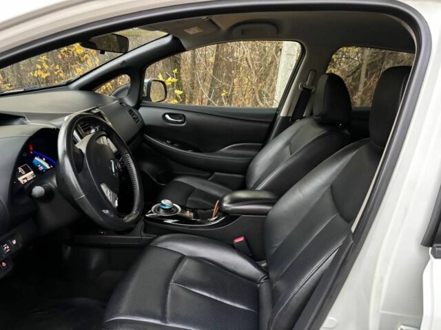 Белый Ниссан Лиф, объемом двигателя 0 л и пробегом 106 тыс. км за 8800 $, фото 9 на Automoto.ua