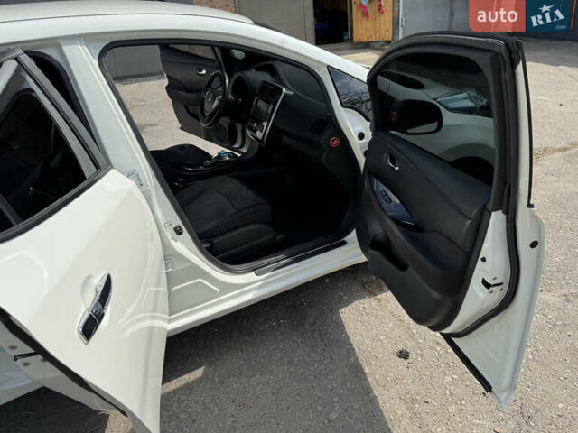 Білий Ніссан Ліф, об'ємом двигуна 0 л та пробігом 187 тис. км за 6300 $, фото 25 на Automoto.ua