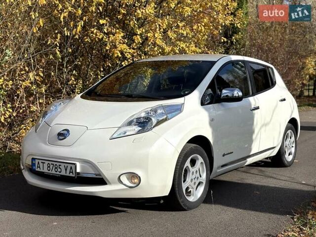 Белый Ниссан Лиф, объемом двигателя 0 л и пробегом 155 тыс. км за 5555 $, фото 7 на Automoto.ua