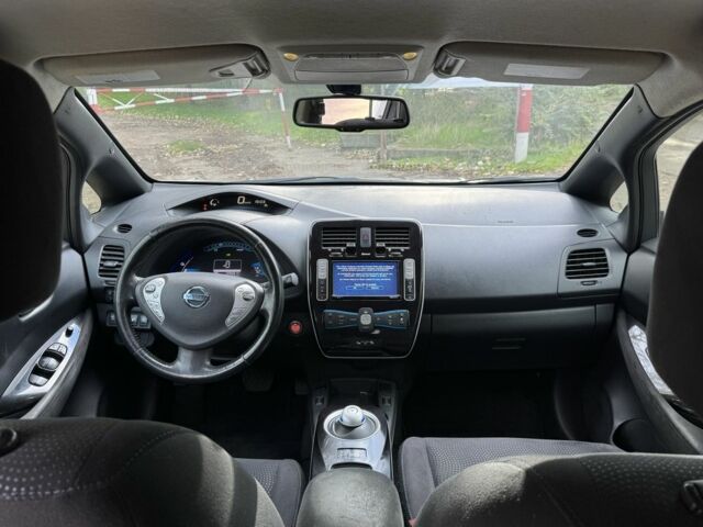 Белый Ниссан Лиф, объемом двигателя 0 л и пробегом 143 тыс. км за 5700 $, фото 19 на Automoto.ua