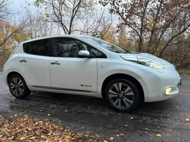 Белый Ниссан Лиф, объемом двигателя 0 л и пробегом 106 тыс. км за 8800 $, фото 22 на Automoto.ua