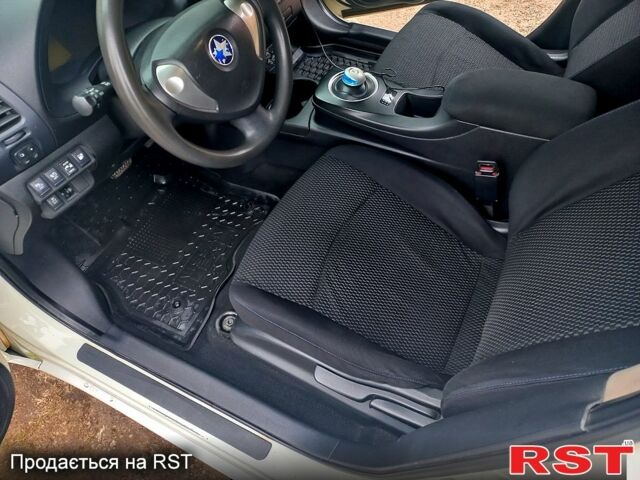 Белый Ниссан Лиф, объемом двигателя 0 л и пробегом 213 тыс. км за 5500 $, фото 8 на Automoto.ua