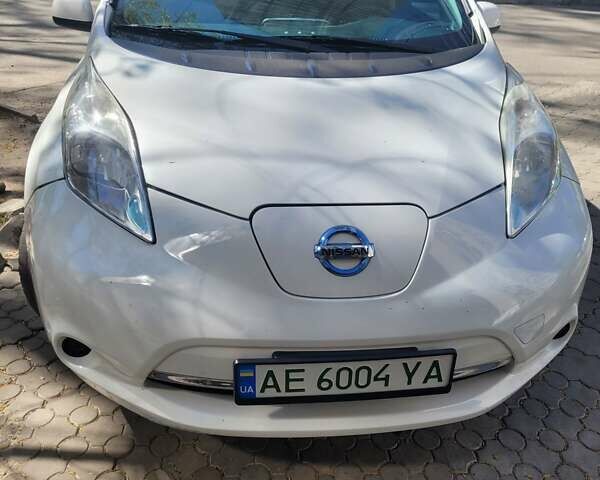 Ніссан Ліф 2013 у Дніпро (Дніпропетровську) на Automoto.ua Білий Ніссан Ліф, об'ємом двигуна 3 л та пробігом 168 тис. км за 4500 $, фото 7 на Automoto.ua