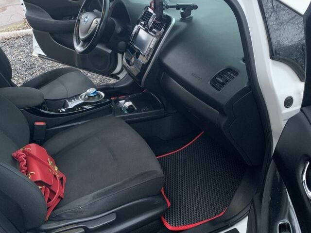Белый Ниссан Лиф, объемом двигателя 0 л и пробегом 81 тыс. км за 6900 $, фото 5 на Automoto.ua