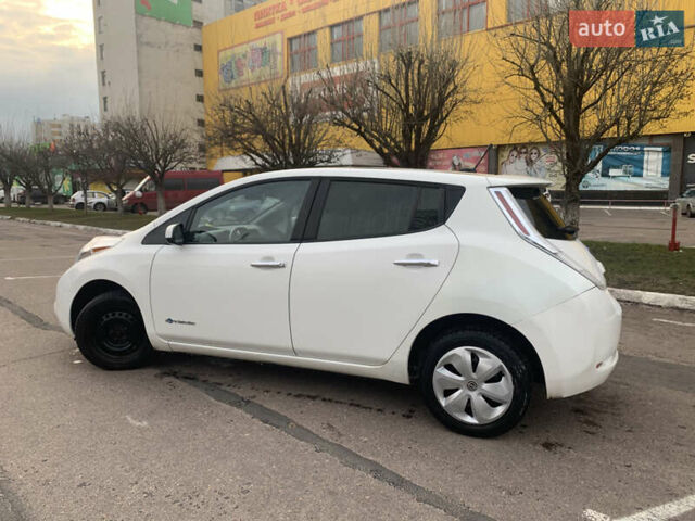 Белый Ниссан Лиф, объемом двигателя 0 л и пробегом 185 тыс. км за 7500 $, фото 5 на Automoto.ua