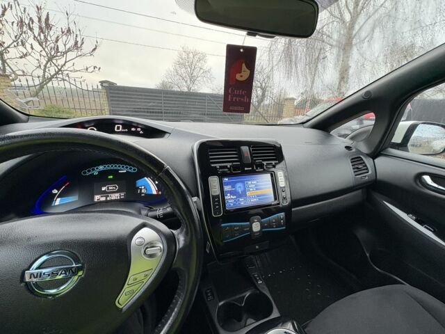 Белый Ниссан Лиф, объемом двигателя 0 л и пробегом 116 тыс. км за 6500 $, фото 23 на Automoto.ua