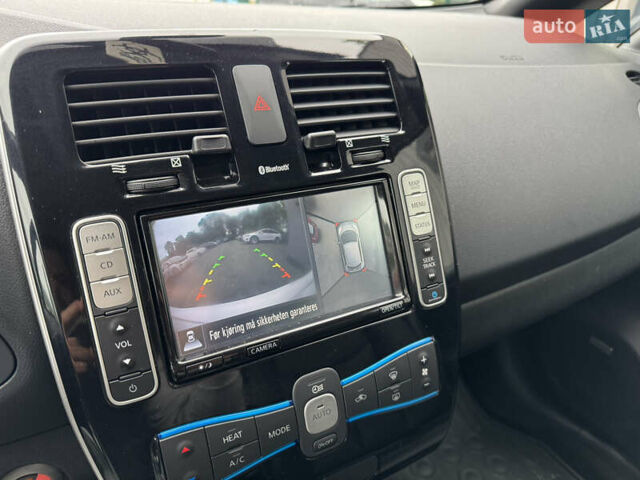 Белый Ниссан Лиф, объемом двигателя 0 л и пробегом 283 тыс. км за 5200 $, фото 13 на Automoto.ua