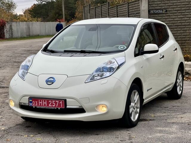 Белый Ниссан Лиф, объемом двигателя 0 л и пробегом 140 тыс. км за 4950 $, фото 6 на Automoto.ua