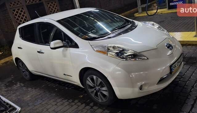 Білий Ніссан Ліф, об'ємом двигуна 0 л та пробігом 217 тис. км за 10500 $, фото 20 на Automoto.ua