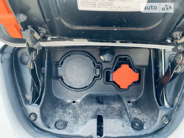 Белый Ниссан Лиф, объемом двигателя 0 л и пробегом 123 тыс. км за 9150 $, фото 25 на Automoto.ua