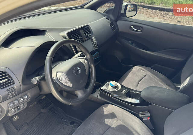 Білий Ніссан Ліф, об'ємом двигуна 0 л та пробігом 187 тис. км за 6300 $, фото 13 на Automoto.ua