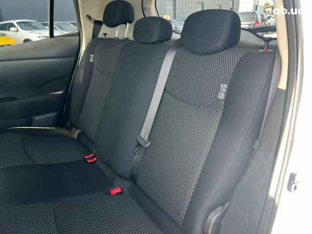 Белый Ниссан Лиф, объемом двигателя 1.5 л и пробегом 85 тыс. км за 6490 $, фото 30 на Automoto.ua