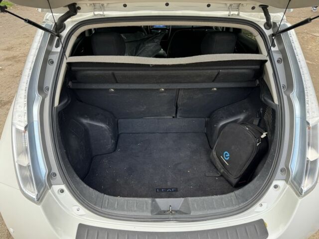 Белый Ниссан Лиф, объемом двигателя 0 л и пробегом 143 тыс. км за 5700 $, фото 8 на Automoto.ua