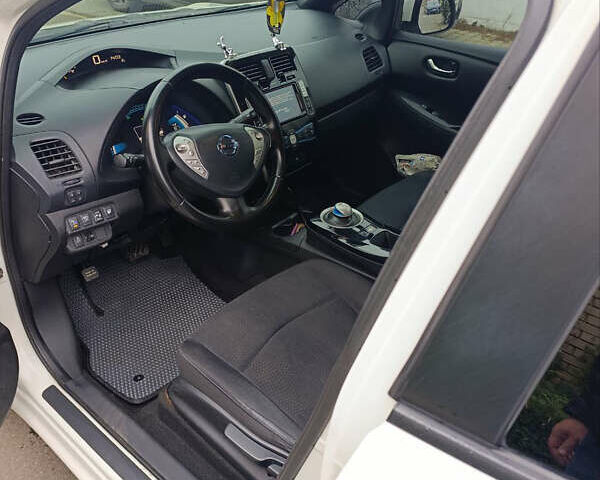 Белый Ниссан Лиф, объемом двигателя 0 л и пробегом 164 тыс. км за 6500 $, фото 8 на Automoto.ua