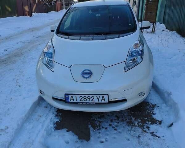 Білий Ніссан Ліф, об'ємом двигуна 0 л та пробігом 116 тис. км за 10500 $, фото 1 на Automoto.ua