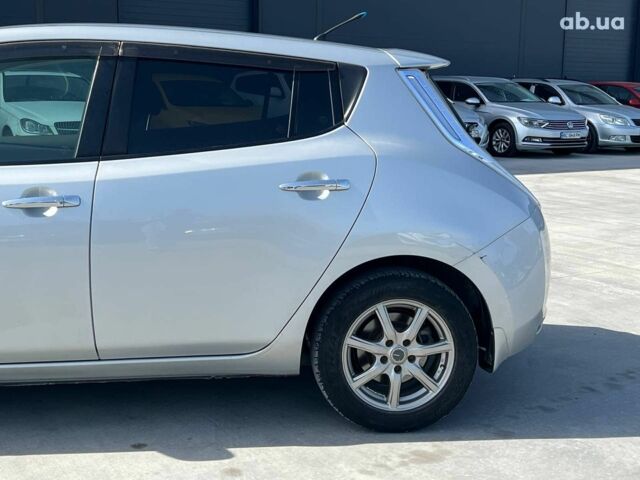 Белый Ниссан Лиф, объемом двигателя 1.5 л и пробегом 85 тыс. км за 6490 $, фото 5 на Automoto.ua