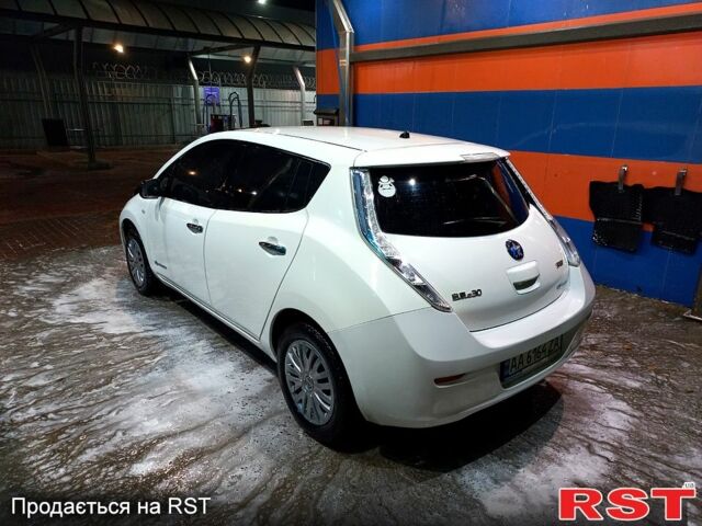 Белый Ниссан Лиф, объемом двигателя 0 л и пробегом 213 тыс. км за 5500 $, фото 3 на Automoto.ua