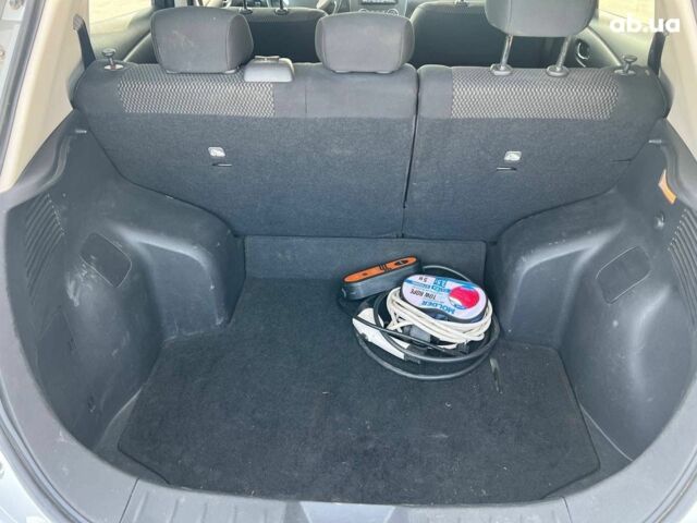 Белый Ниссан Лиф, объемом двигателя 1.5 л и пробегом 85 тыс. км за 6490 $, фото 32 на Automoto.ua