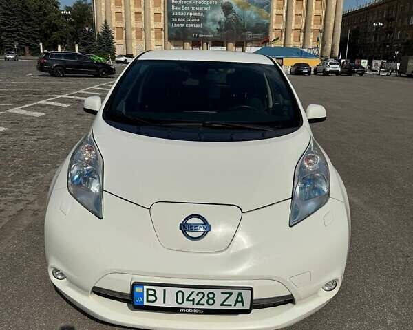 Белый Ниссан Лиф, объемом двигателя 0 л и пробегом 119 тыс. км за 5900 $, фото 7 на Automoto.ua