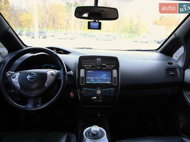 Белый Ниссан Лиф, объемом двигателя 0 л и пробегом 220 тыс. км за 7300 $, фото 11 на Automoto.ua