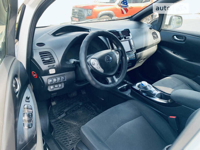 Белый Ниссан Лиф, объемом двигателя 0 л и пробегом 123 тыс. км за 9150 $, фото 19 на Automoto.ua