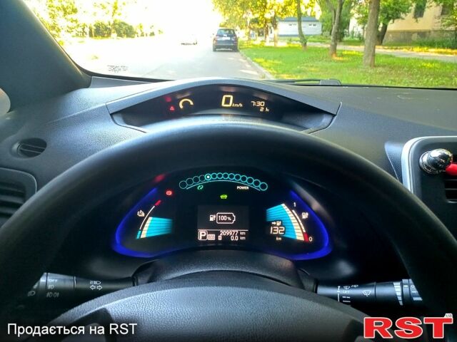 Белый Ниссан Лиф, объемом двигателя 0 л и пробегом 213 тыс. км за 5500 $, фото 10 на Automoto.ua