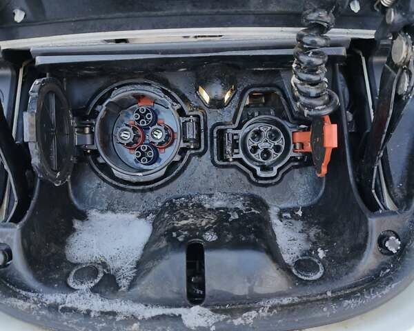 Білий Ніссан Ліф, об'ємом двигуна 0 л та пробігом 116 тис. км за 10500 $, фото 19 на Automoto.ua