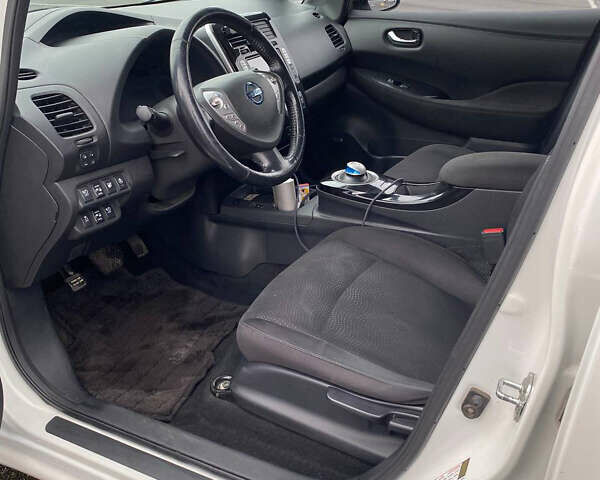 Белый Ниссан Лиф, объемом двигателя 0 л и пробегом 90 тыс. км за 6700 $, фото 8 на Automoto.ua