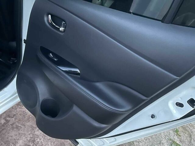 Белый Ниссан Лиф, объемом двигателя 0 л и пробегом 116 тыс. км за 5000 $, фото 13 на Automoto.ua