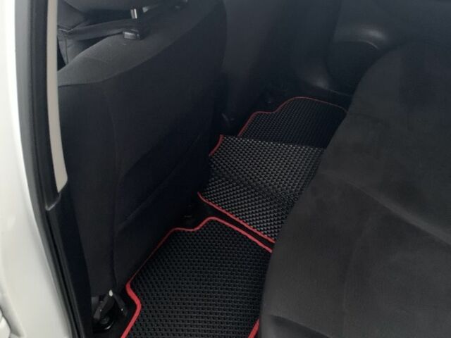 Белый Ниссан Лиф, объемом двигателя 0 л и пробегом 81 тыс. км за 6900 $, фото 4 на Automoto.ua