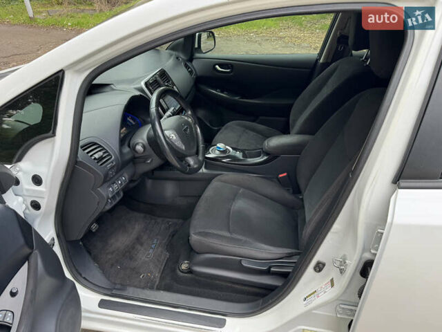 Белый Ниссан Лиф, объемом двигателя 0 л и пробегом 143 тыс. км за 5700 $, фото 9 на Automoto.ua