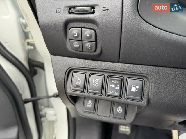 Белый Ниссан Лиф, объемом двигателя 0 л и пробегом 283 тыс. км за 5200 $, фото 10 на Automoto.ua