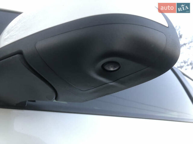 Белый Ниссан Лиф, объемом двигателя 0 л и пробегом 170 тыс. км за 8500 $, фото 7 на Automoto.ua