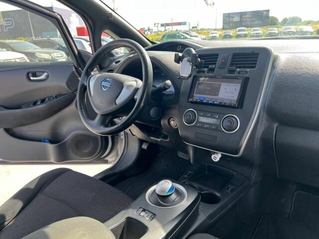 Белый Ниссан Лиф, объемом двигателя 1.5 л и пробегом 85 тыс. км за 6490 $, фото 34 на Automoto.ua